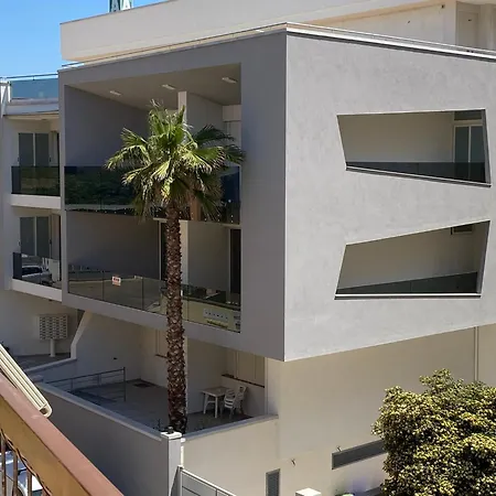 Apartment Elegant House *